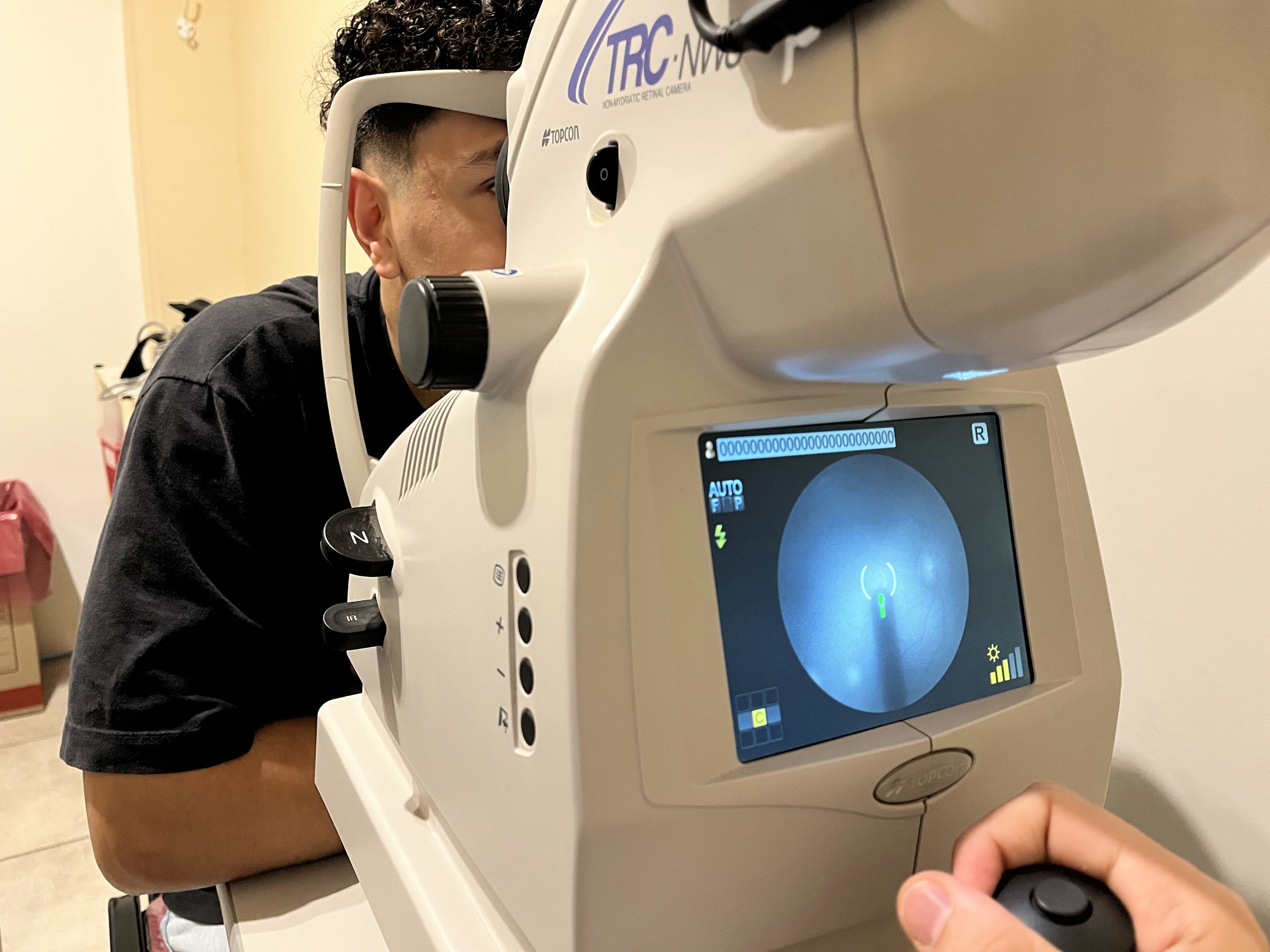 Captura de retinografía con equipo Topcon